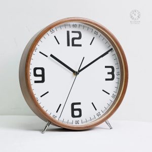 Horloge en bois, accessoire fonctionnel et esthétique