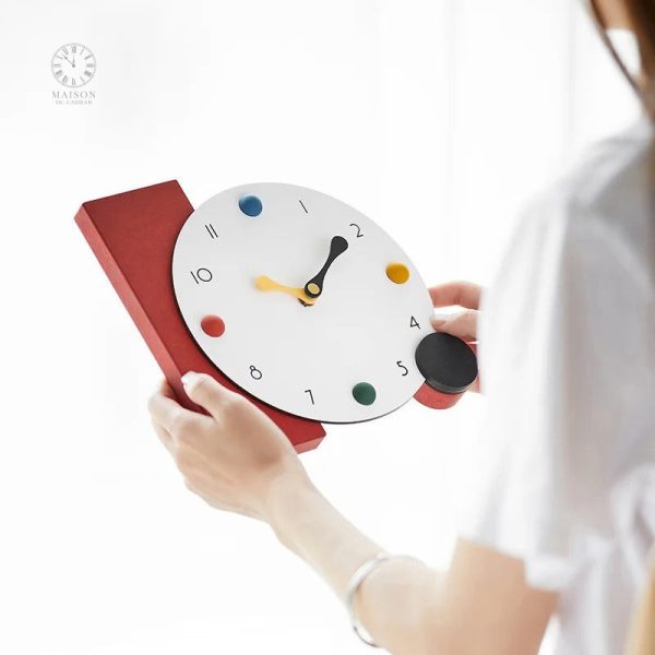 Horloge de Table avec finition soignée et esthétique