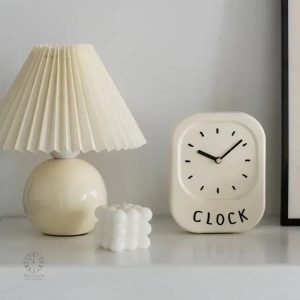 Horloge de table moderne au design scandinave