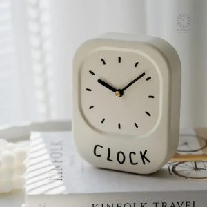 Horloge de table contemporaine avec un look épuré
