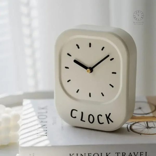 Horloge de table contemporaine avec un look épuré