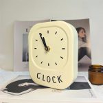 Horloge design scandinave avec chiffres bien visibles