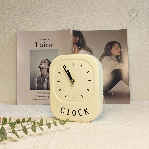 Horloge de table élégante pour un intérieur chaleureux