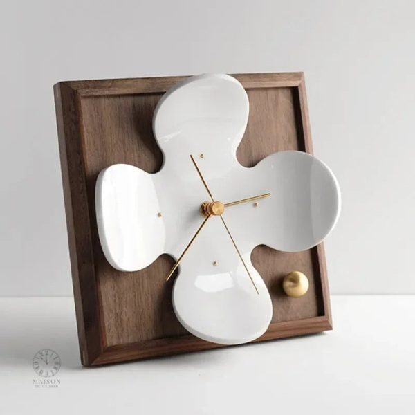 Horloge décorative minimaliste pour un intérieur scandinave