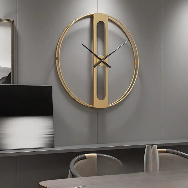 Horloge murale design élégante pour un intérieur raffiné