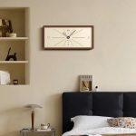 Horloge en bois au design épuré et contemporain