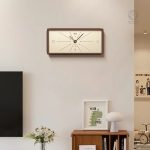 Horloge murale en bois avec style minimaliste