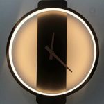 Horloge moderne avec affichage lumineux