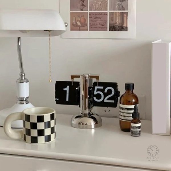 Horloge à Poser design épuré pour tous les intérieurs