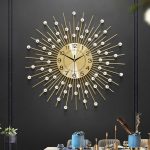 Horloge dorée élégante et moderne pour la décoration intérieure