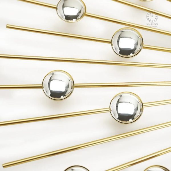 Style chic de l'horloge dorée, ajout parfait pour votre mur
