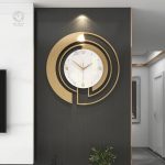 Horloge dorée design élégante pour décoration intérieure