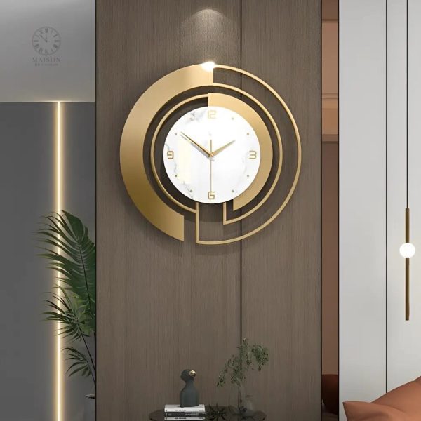 Horloge dorée moderne avec un style unique et raffiné