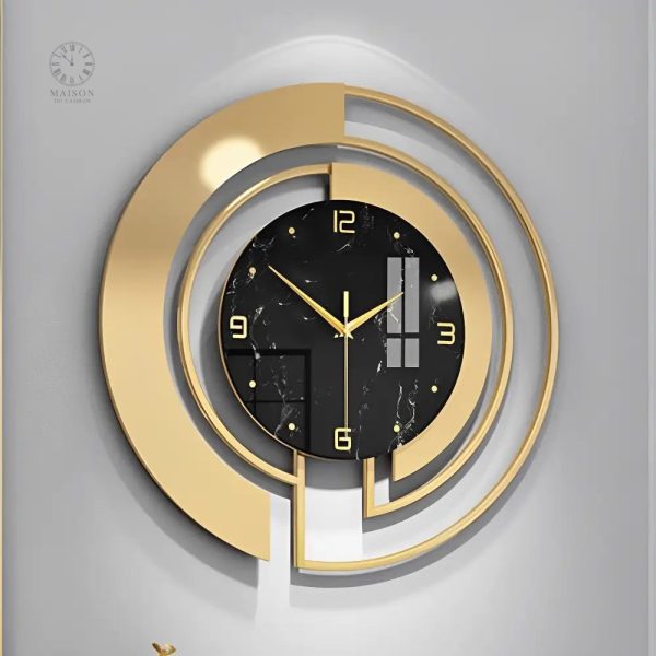 Horloge dorée artistique, ajout d'élégance à votre espace
