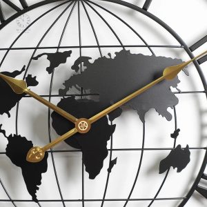 Horloge murale au design en chiffres romains