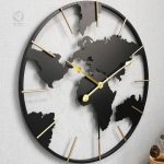Horloge murale en métal forgé, finition artistique