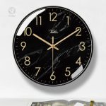 Accessoire design : horloge en marbre noir stylée