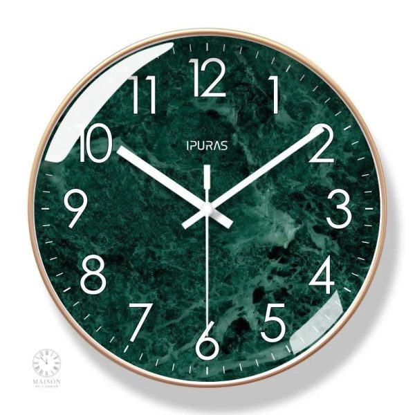 Horloge en marbre noir, un incontournable du style contemporain
