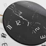 Horloge en métal robuste et esthétique