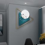 Horloge murale en métal au style épuré