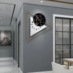 Horloge murale en métal au design contemporain