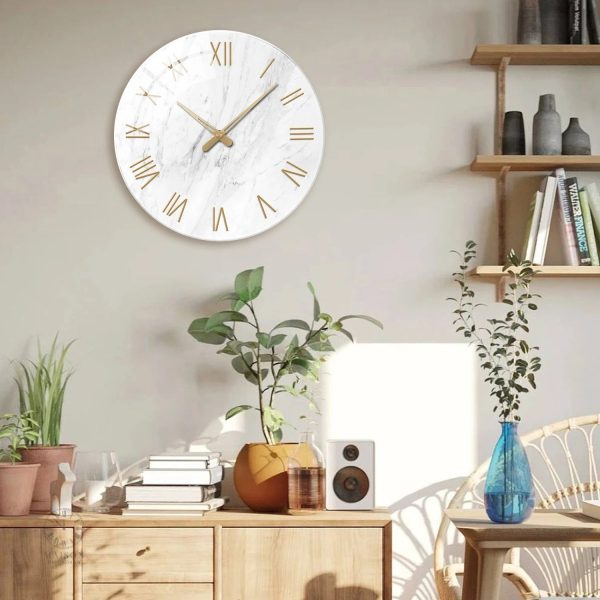 Horloge en verre décorative avec chiffres romains distinctifs