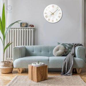 Horloge en verre au design classique avec chiffres romains