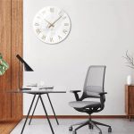 Horloge en verre de style traditionnel avec chiffres romains