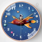 Horloge enfant avec design spatial amusant