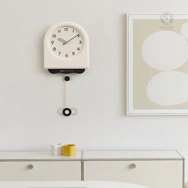 Horloge minimaliste en bois clair