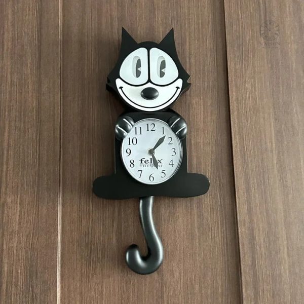 Horloge chat stylisée avec une touche d'humour et de charme