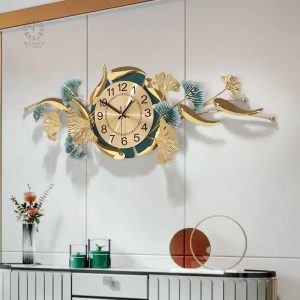 Horloge murale en fer forgé avec style contemporain