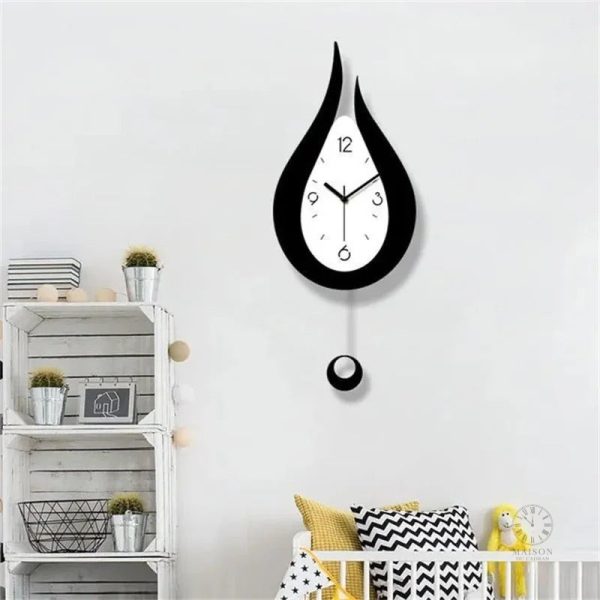 Horloge blanche en forme de goutte d'eau élégante
