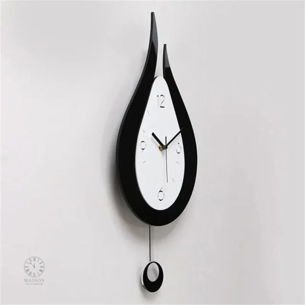 Horloge blanche avec finition lisse et contemporaine