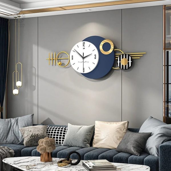 Horloge murale design avec grands chiffres