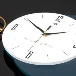 Horloge contemporaine pour décoration intérieure