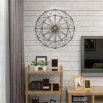 Horloge industrielle au design moderne et épuré