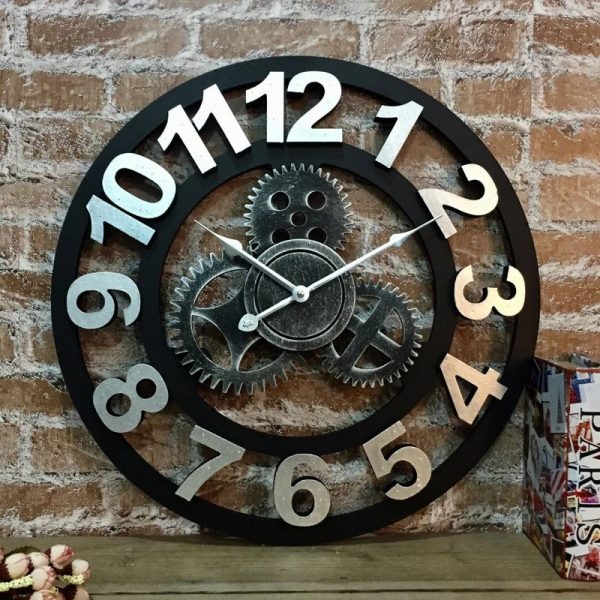 Horloge moderne avec aiguilles en acier