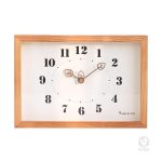 Horloge murale avec éléments décoratifs japonais distinctifs