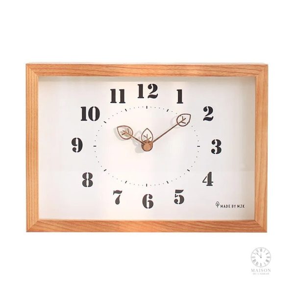 Horloge murale avec éléments décoratifs japonais distinctifs