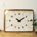 Horloge en bois japonaise élégante et artisanale