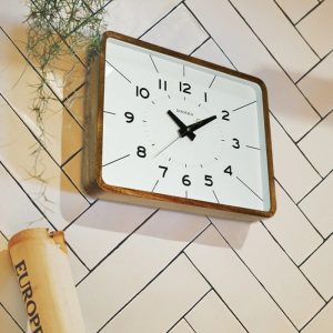Horloge bois traditionnelle au design japonais