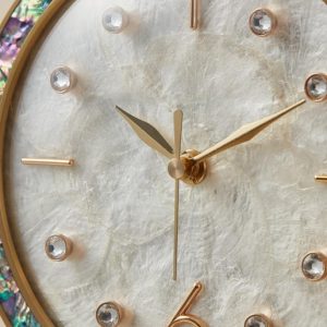 Horloge murale en laiton élégant et raffiné