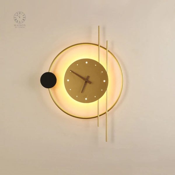 Élégante horloge murale, style et lumière réunis