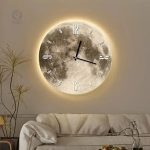 Horloge décorative au design inspiré de la lune