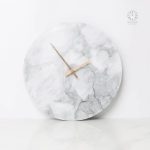Horloge en marbre, pièce maîtresse pour un décor sophistiqué