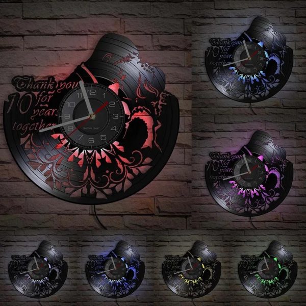 Horloge personnalisée pour embellir la déco de mariage