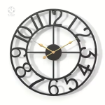 Horloge en métal avec style contemporain