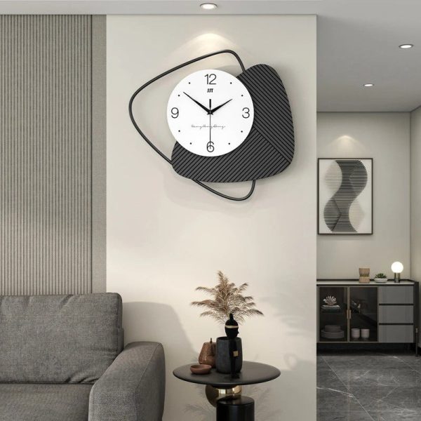horloge-minimaliste-decorative-1 Horloge murale minimaliste décorative pour un intérieur élégant