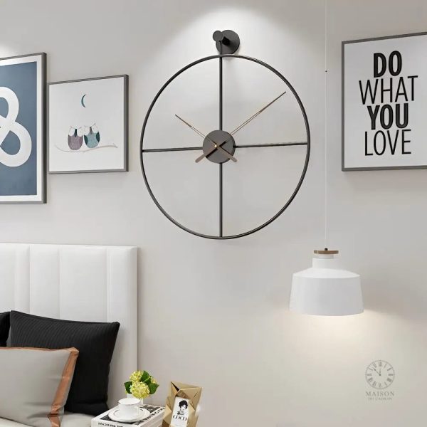 Horloge moderne aux lignes minimalistes